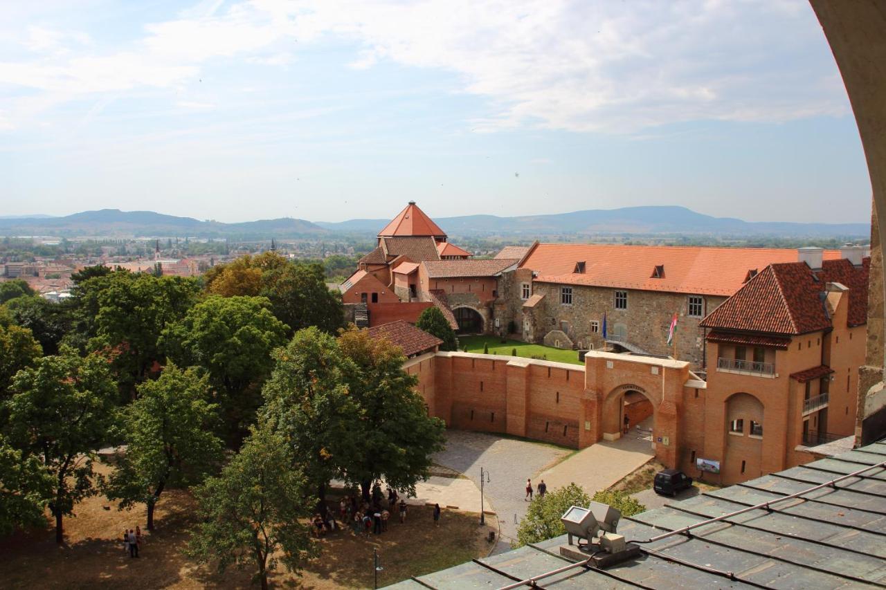Hotel Adalbert Szent György Ház Esztergom Exterior foto